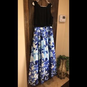 Women’s Formal Dress Plus Size 14W Betsy & Adam Black Blue Floral w Pockets Gown